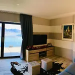 Alice's House شاليه